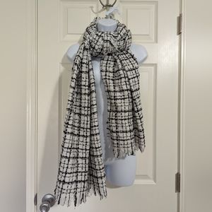 Black and white knit blanket scarf